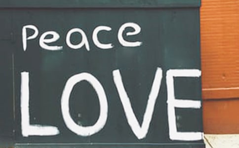 热爱和平 关注国防为题的手抄报边框花边简单漂亮的设计